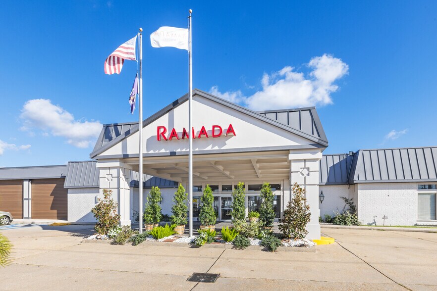 Primary Photo Of 1400 W Tunnel Blvd, Houma Hotel For Lease