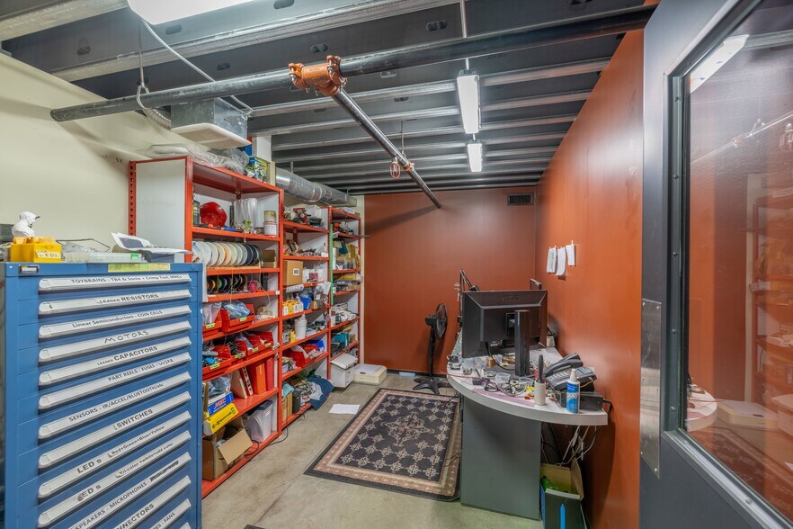 More Photos Of 21 S Racine Ave, Chicago Warehouse For Lease