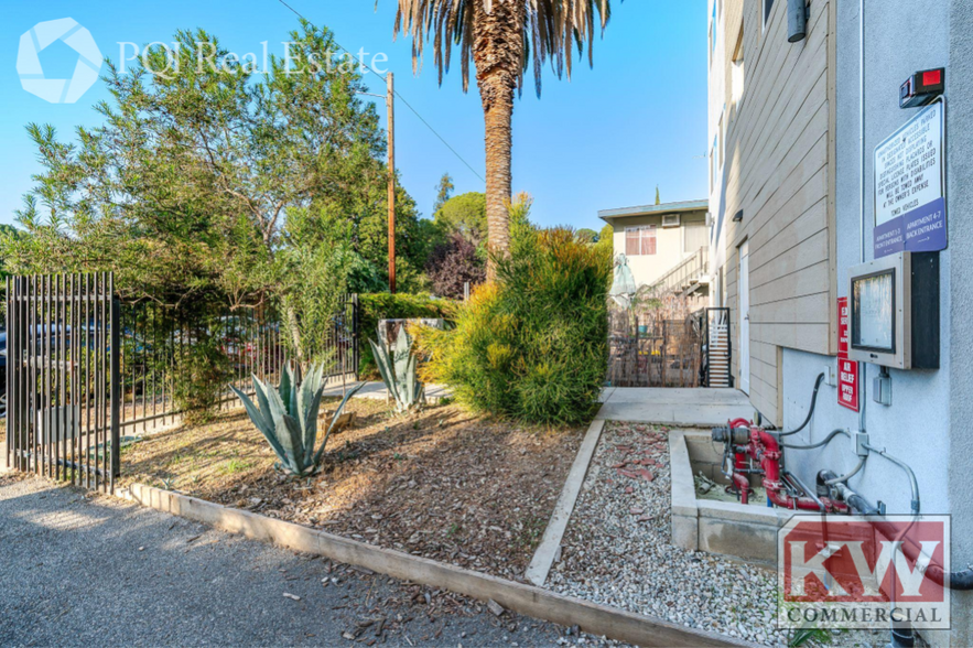 More Photos Of 3324 N Chapman St, Los Angeles Apartments For Sale