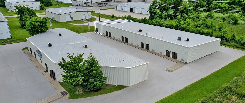 More Photos Of 5764-5766 N Thompson St, Springdale Warehouse For Lease