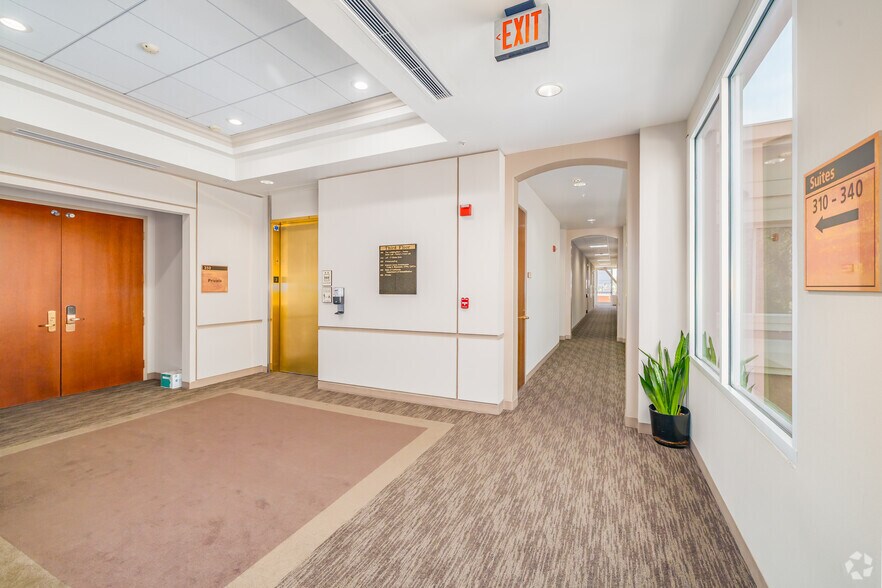 More Photos Of 1100 Main St, Woodland Medical For Lease