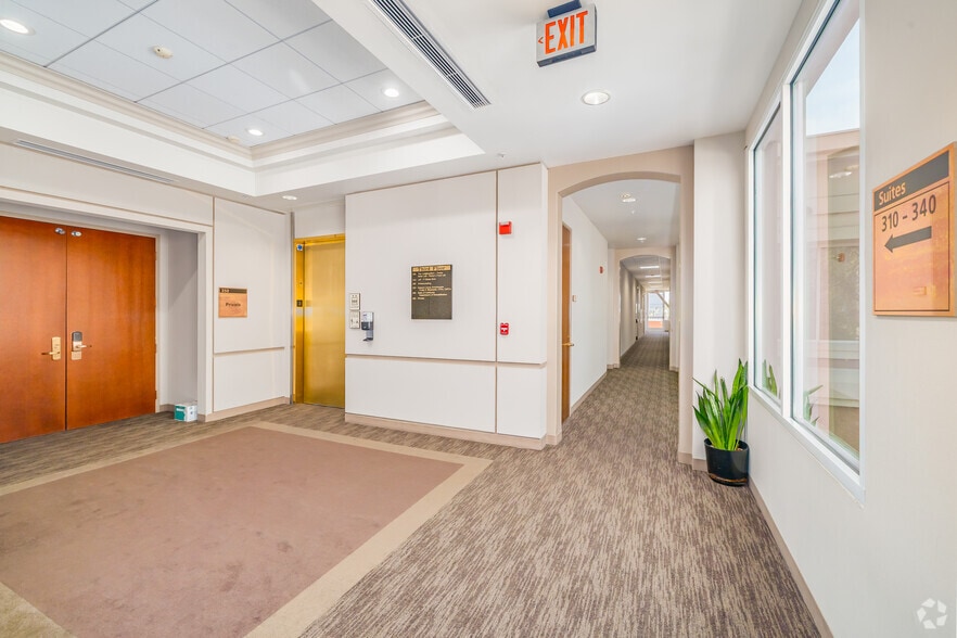 More Photos Of 1100 Main St, Woodland Medical For Lease