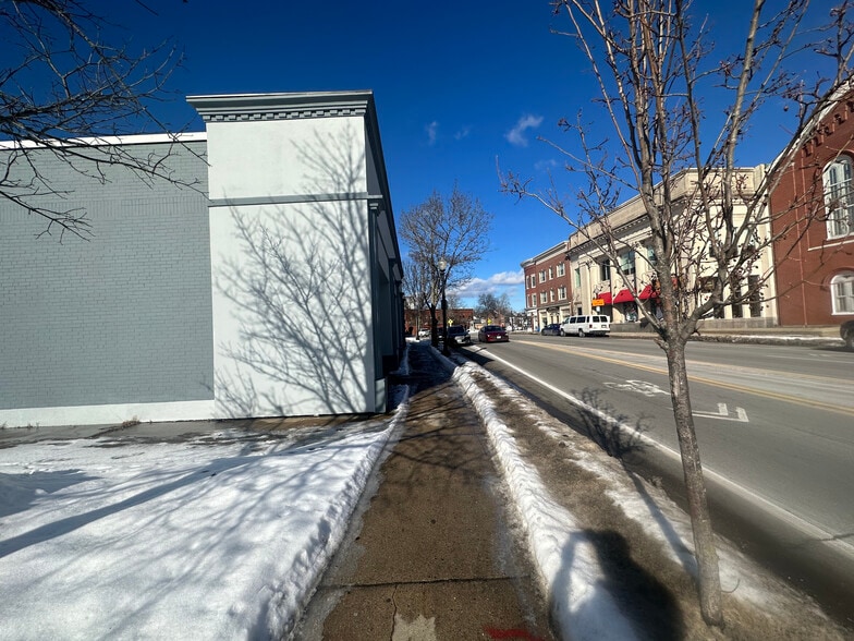 More Photos Of 21 Main St, Rochester Storefront Retail Residential For Lease