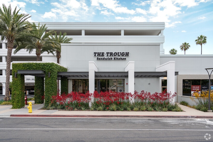 More Photos Of 2000 Main St, Irvine Restaurant For Lease