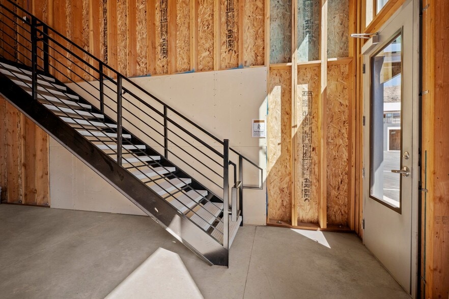 More Photos Of 80 W Center St, La Verkin Light Manufacturing For Sale