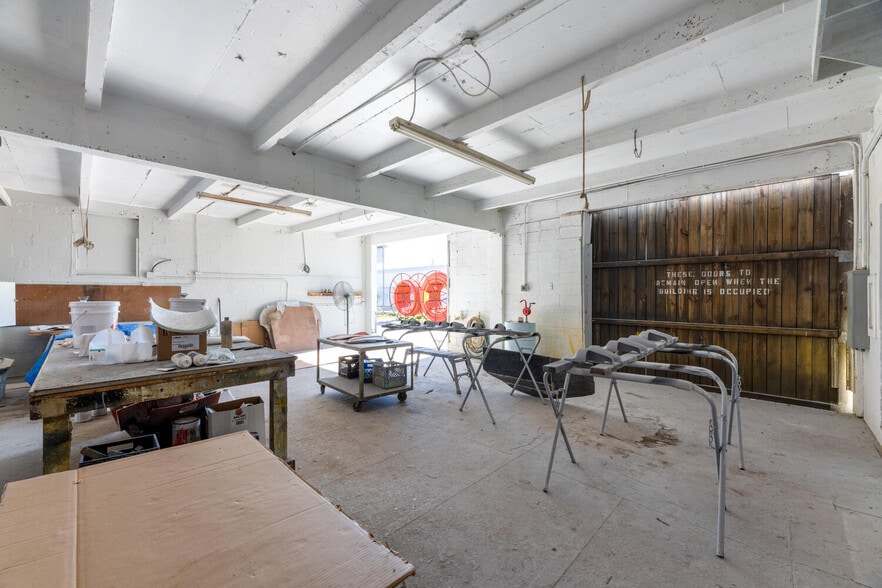 More Photos Of 2500 E Tamarind Ave, West Palm Beach Service For Sale