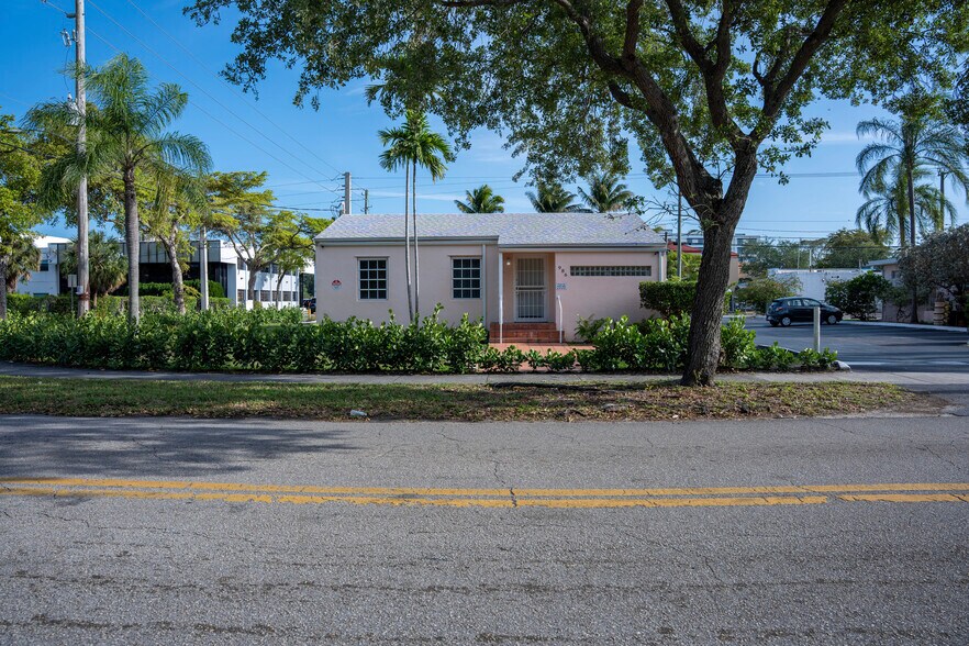 Primary Photo Of 986 NE 126th St, Miami Office Residential For Sale