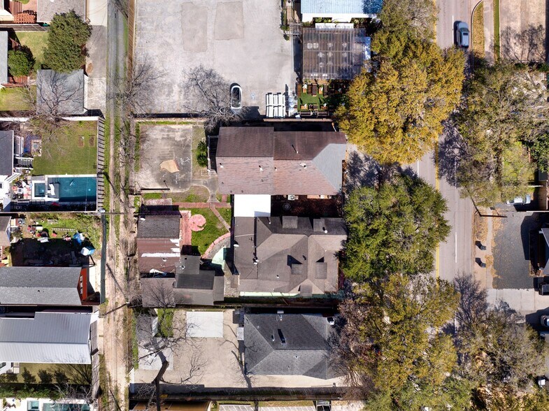 More Photos Of 1333-1335 Yale St, Houston General Retail For Sale
