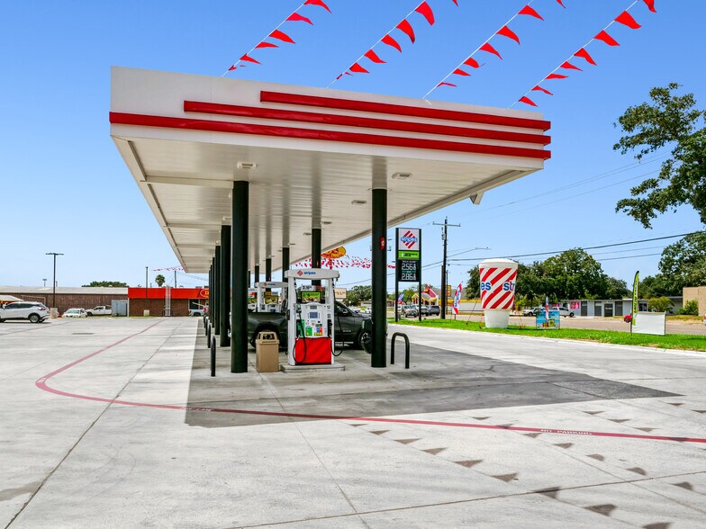 More Photos Of 1910 E Main St, Alice Convenience Store For Sale