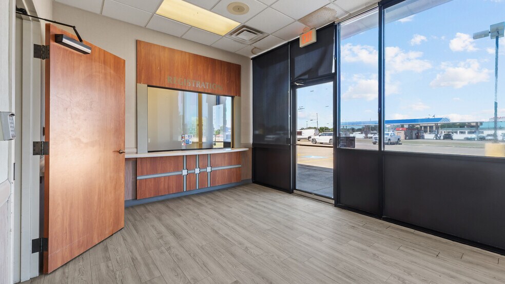 More Photos Of 900 James Bowie Dr, New Boston General Retail For Lease