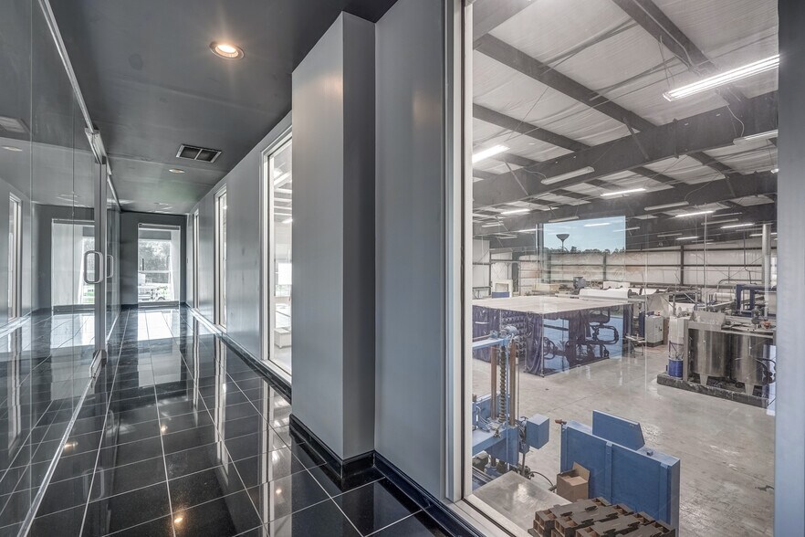 More Photos Of 48 Zion Station Ct, Troy Warehouse For Lease