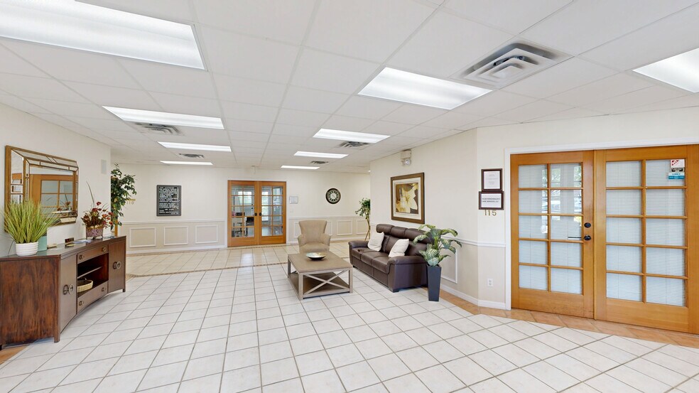 Primary Photo Of 145 NW Central Park Plz, Port Saint Lucie Medical For Lease