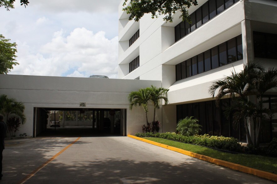 More Photos Of 1615 Forum Pl, West Palm Beach Office For Sale