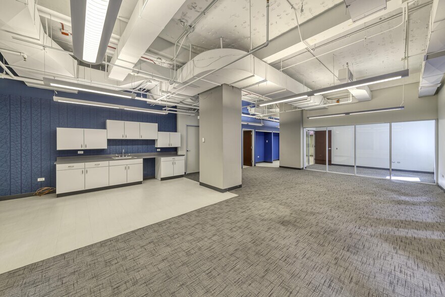 More Photos Of 100 N LaSalle St, Chicago Office For Lease