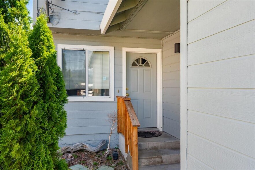 More Photos Of 416 Alder St, Mount Shasta Apartments For Sale