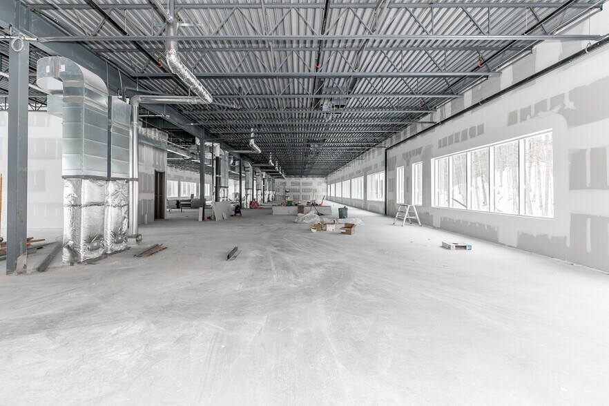 More Photos Of 670 Balm Beach Rd E, Midland Unknown For Lease