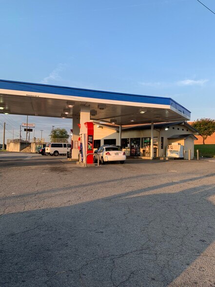 More Photos Of 1290 Gray Hwy, Macon-Bibb Service Station For Sale