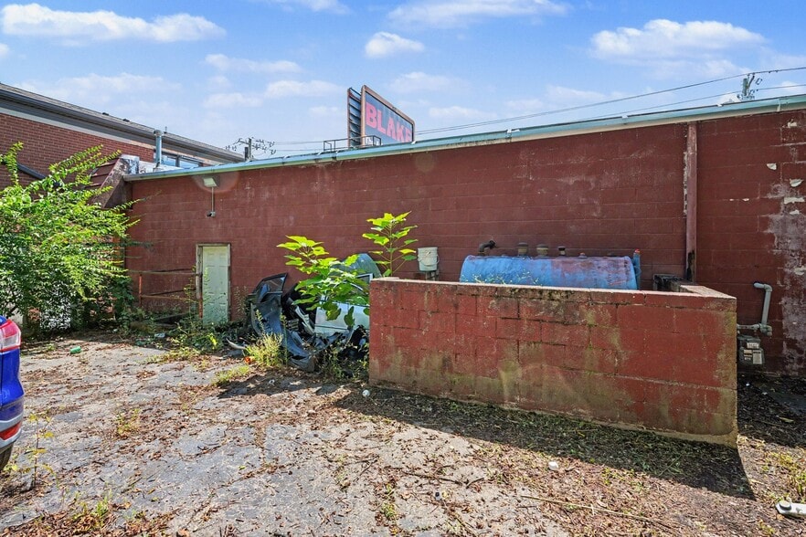 More Photos Of 3528 Harrison Ave, Cincinnati Auto Repair For Sale