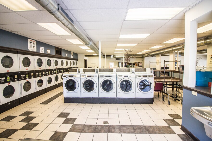More Photos Of 2510 S Kinnickinnic Ave, Milwaukee Storefront For Sale