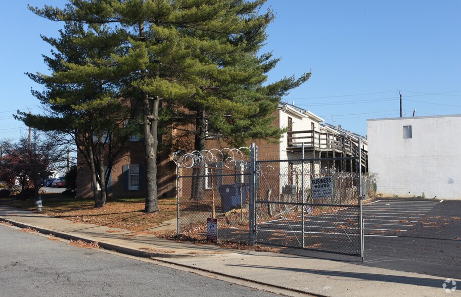 More Photos Of 4700 Stamp Rd, Marlow Heights General Retail For Lease