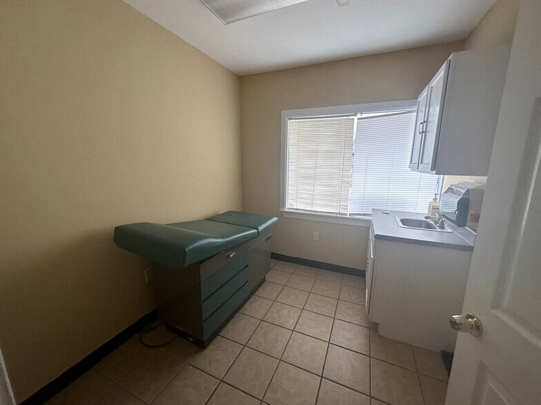 More Photos Of 8736 Chef Menteur Hwy, New Orleans Medical For Lease