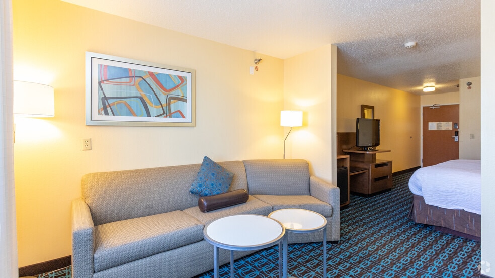 More Photos Of 5200 Cardinal Square Blvd, Saginaw Hotel For Sale
