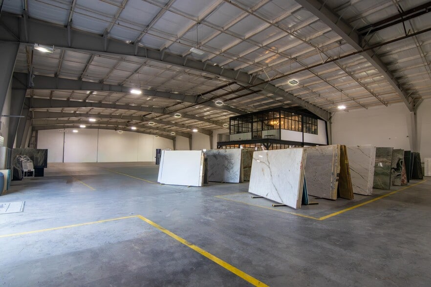 More Photos Of 1921 5th Ave S, Saint Petersburg Warehouse For Lease