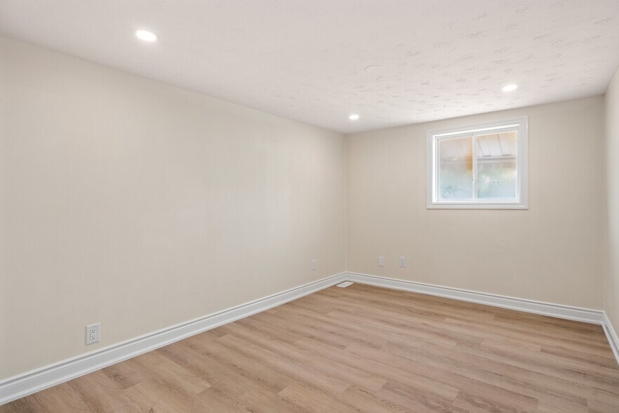 More Photos Of 5831 Ferry St, Niagara Falls Storefront Retail Residential For Sale