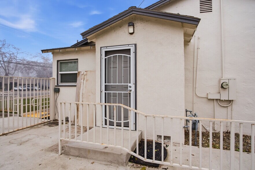 More Photos Of 2250 Colorado Ave, Turlock General Retail For Sale