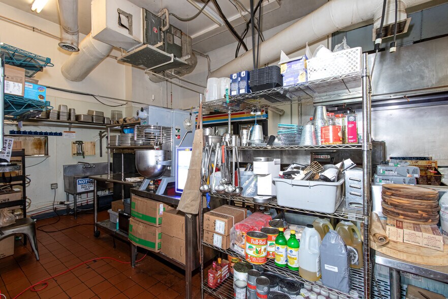 More Photos Of 215 10th St, Augusta General Retail For Sale