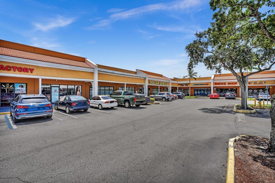 More Photos Of 8030-8384 N Pines Blvd, Pembroke Pines General Retail For Lease