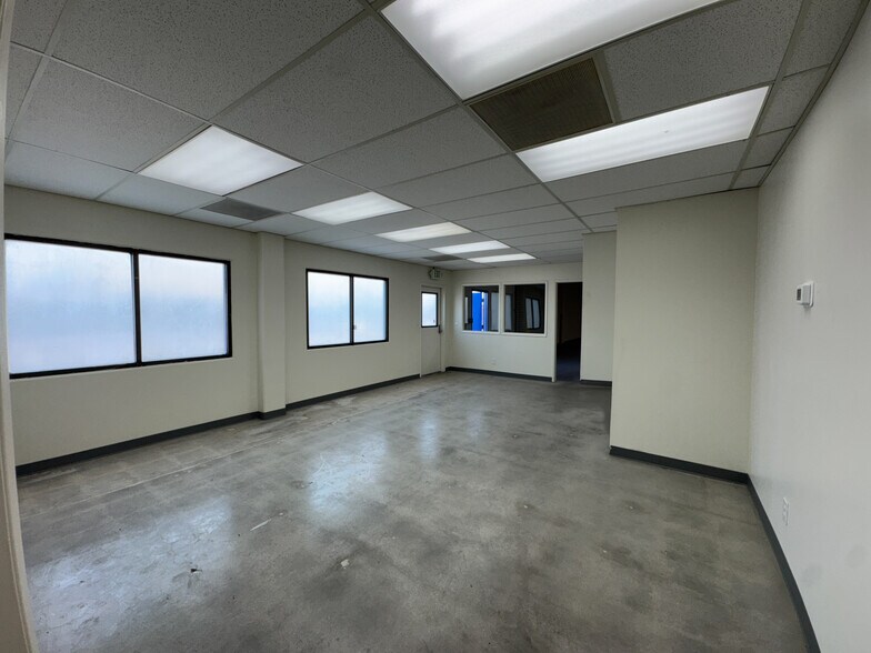 More Photos Of 440 E Walnut Ave, Fullerton Warehouse For Lease