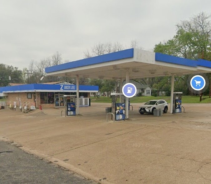 More Photos Of 680 W Broad St, Mineola Service Station For Sale