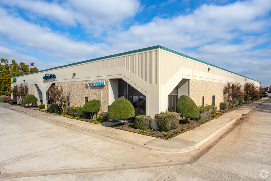 Primary Photo Of 4417-4425 SW 21st St, Oklahoma City Service For Lease