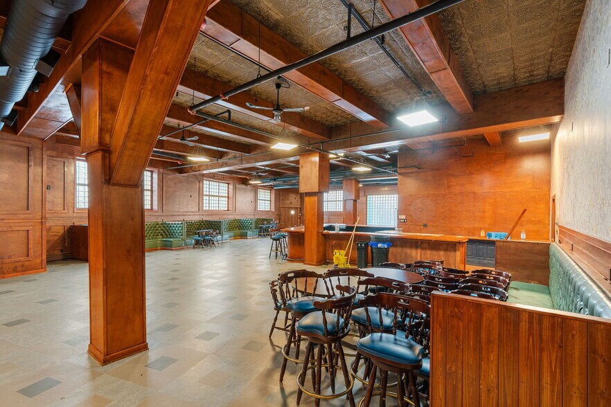 More Photos Of 2 Minthorne St, Staten Island Restaurant For Lease