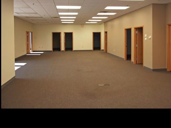 More Photos Of 5575 Venture Dr, Parma Warehouse For Lease