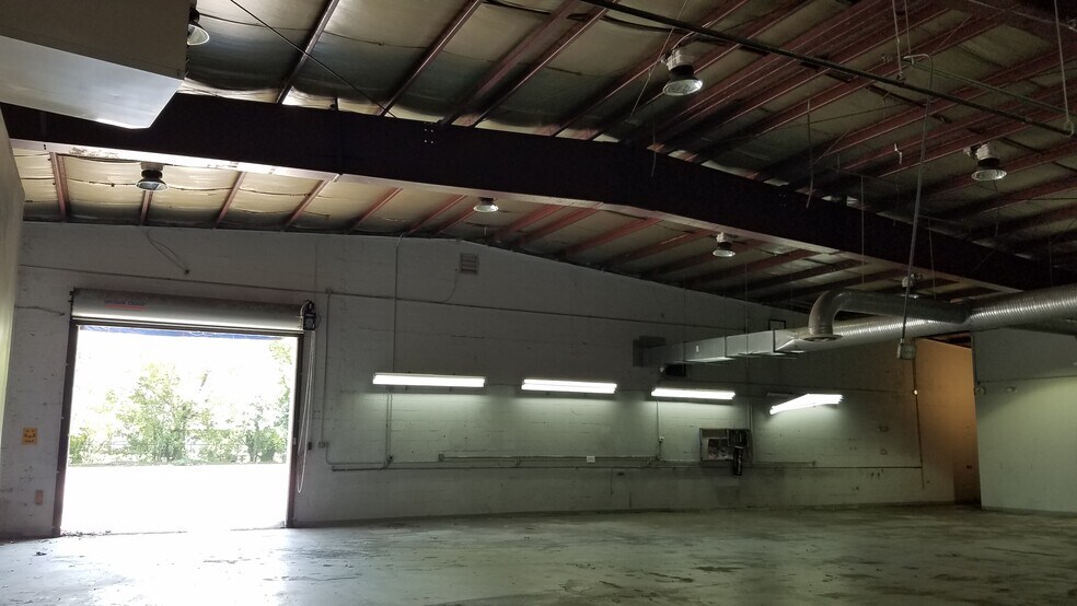 More Photos Of 5301 E Princess Anne Rd, Norfolk Flex For Lease