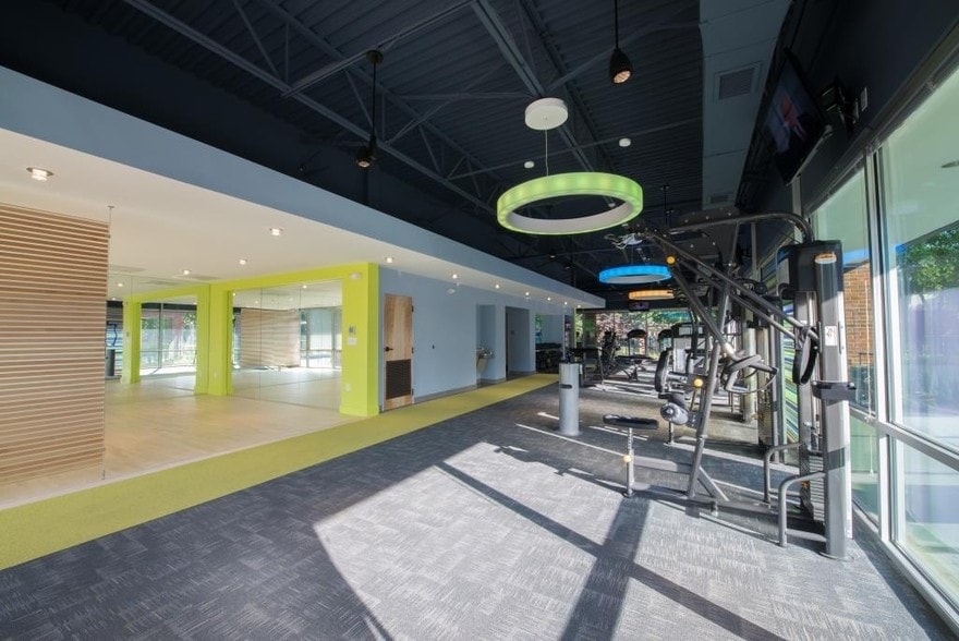 More Photos Of 301 McCullough Dr, Charlotte Unknown For Lease