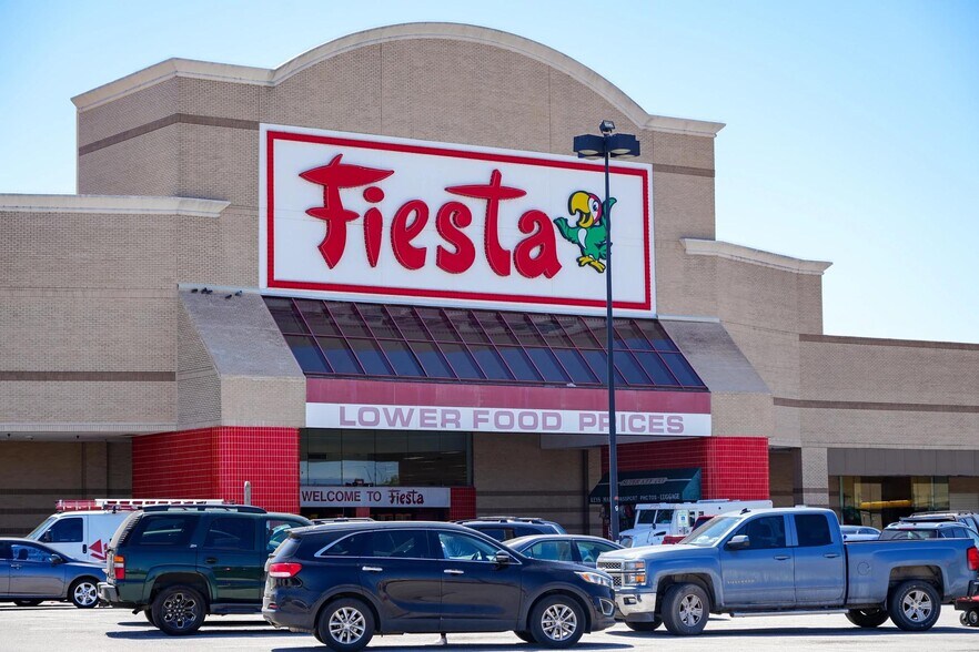 More Photos Of 8100-8236 Kirby Dr, Houston Unknown For Lease