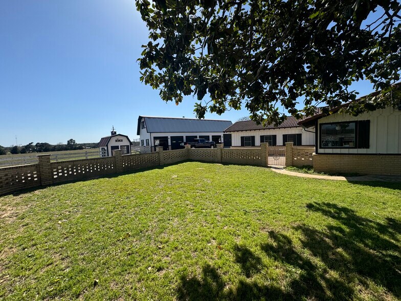 More Photos Of 2504 SH-304, Smithville Warehouse For Sale