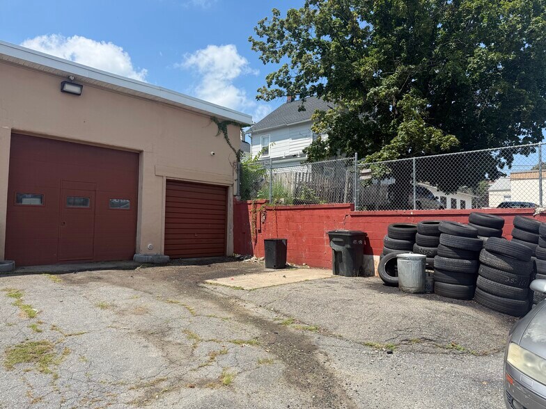 More Photos Of 1845 Freemansburg Ave, Easton Auto Repair For Lease