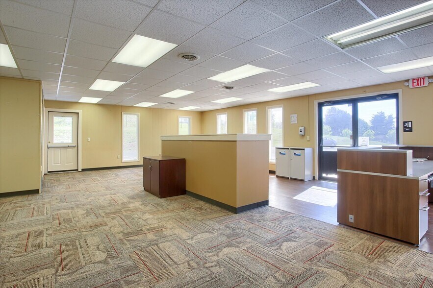 More Photos Of 55 W Shortcut Rd, Newport Loft Creative Space For Sale