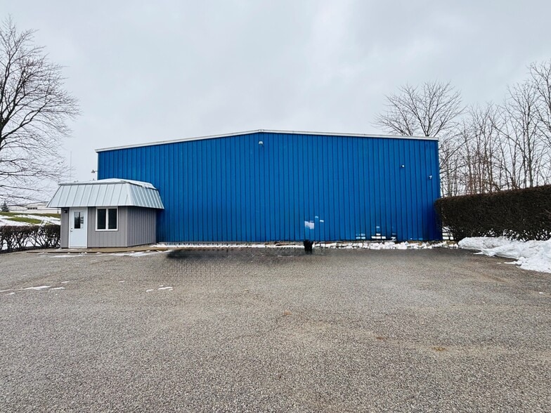 Primary Photo Of 100 E Industrial Dr, Cromwell Manufacturing For Sale