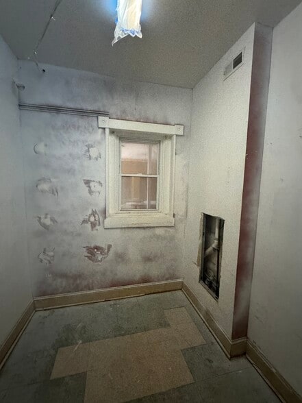 More Photos Of 2449 Shirley Ave, Baltimore Flex For Sale