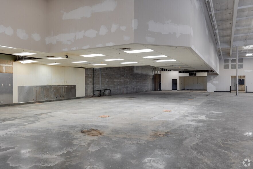 More Photos Of 5130 W Peoria Ave, Glendale Supermarket For Sale