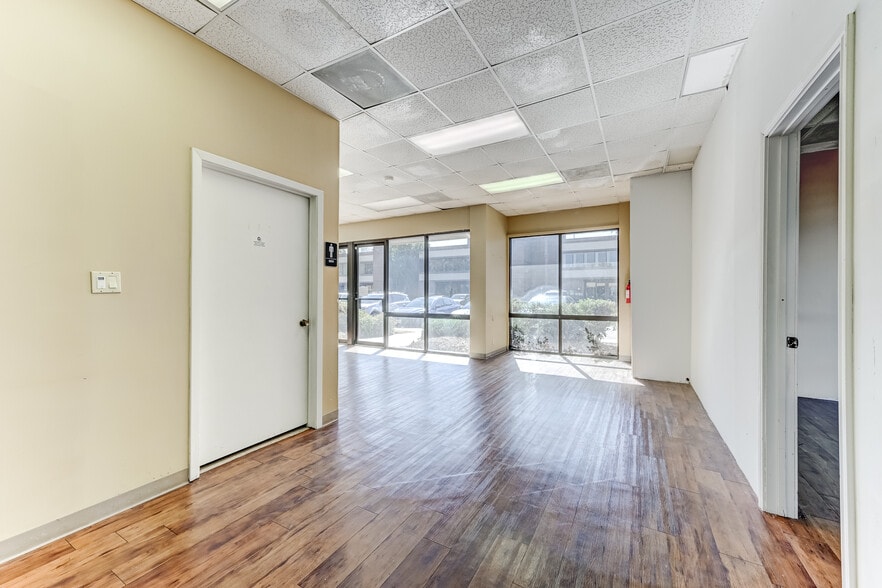 More Photos Of 9802 Whithorn Dr, Houston Office For Sale