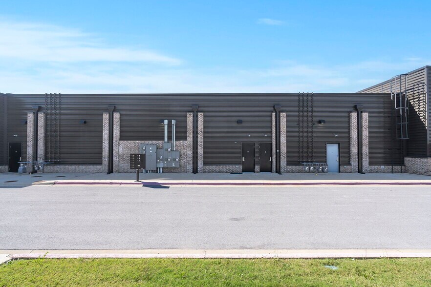 More Photos Of 504 E Centerton Blvd, Centerton Storefront Retail Office For Lease