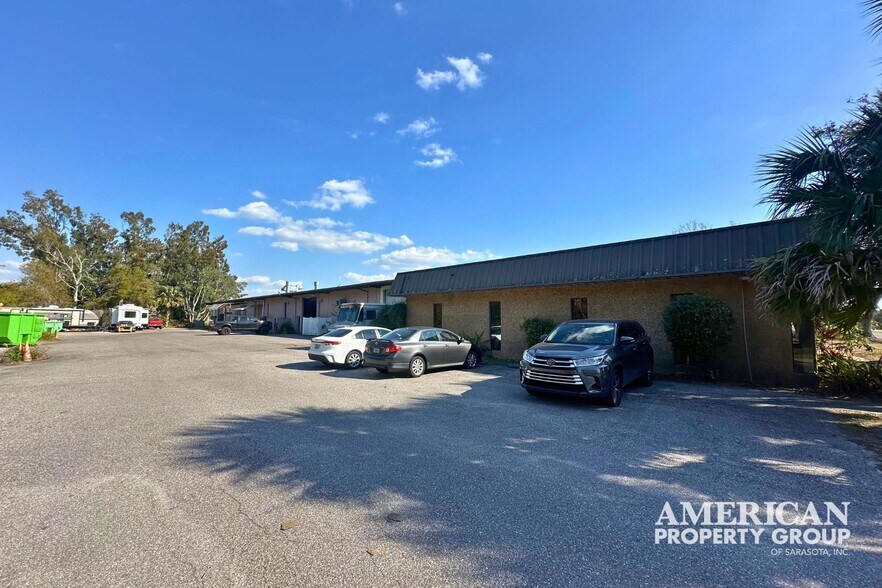 More Photos Of 2209 Industrial Blvd, Sarasota Warehouse For Sale