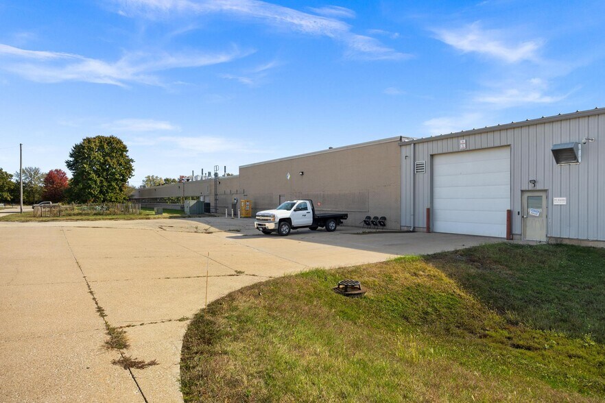 More Photos Of 6533 N Galena Rd, Peoria Industrial For Sale