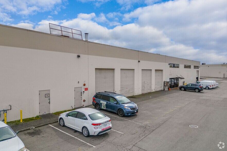 More Photos Of 6651-6671 Elmbridge Way, Richmond Light Distribution For Lease